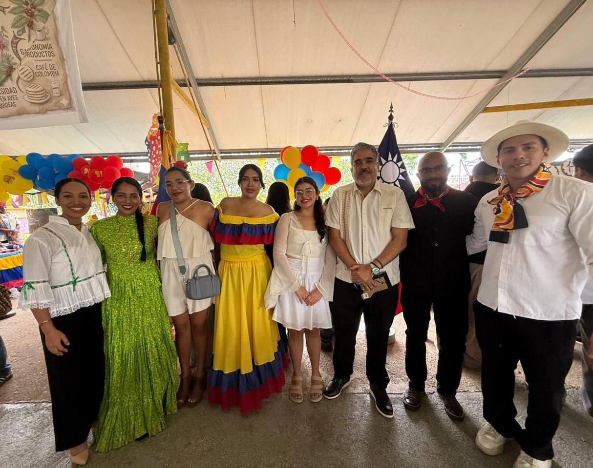 Embajada de Venezuela en Belice celebra 37 años de relaciones diplomáticas con participación en festival multicultural